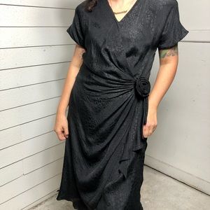 100%silk Vintage black dress with snake print